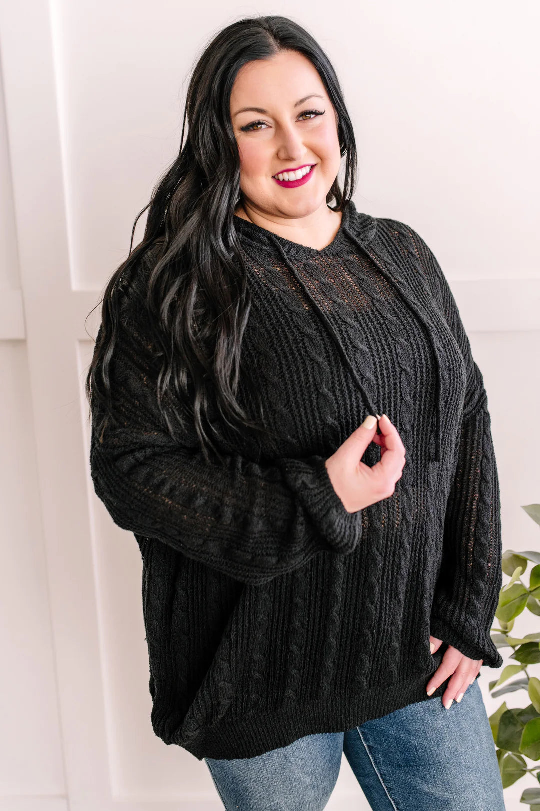 LIGHT CABLE KNIT HOODIE IN ULTRA BLACK