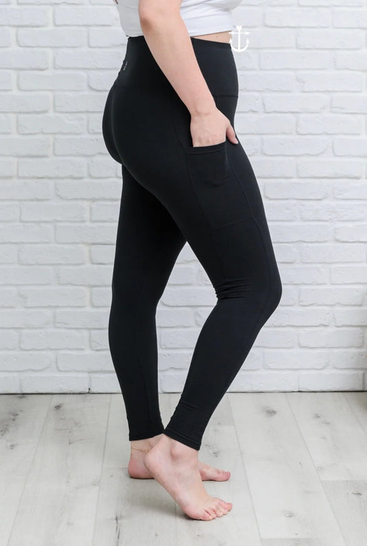Anchored Arrow Pocket Leggings