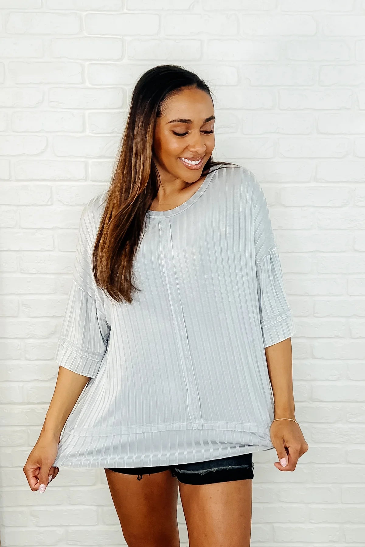 LOOSELY SPEAKING OVERSIZED BASIC TOP IN LT GREY