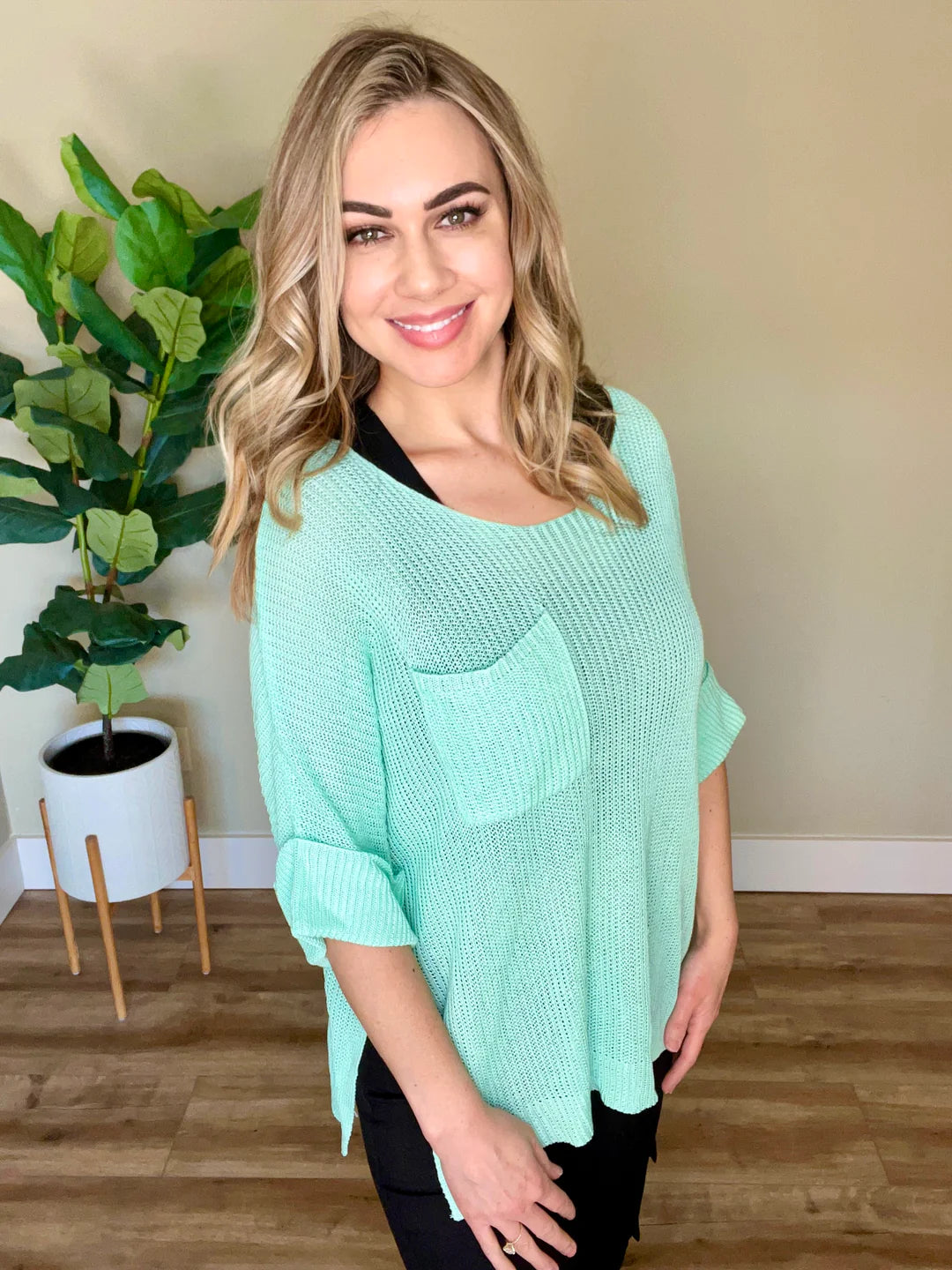 ROUND NECK KNIT POCKET TOP IN AQUA MINT